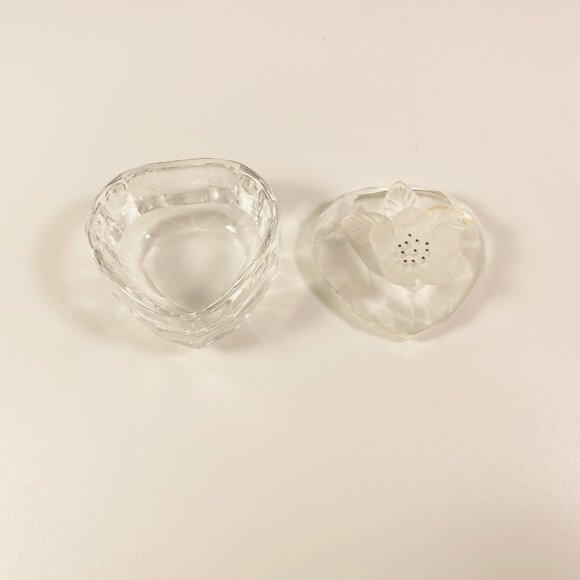 Rare VTG SWAROVSKI CRYSTAL Heart Shaped Jewelry Ring Box Frosted Flower Lid - Picture 4 of 9